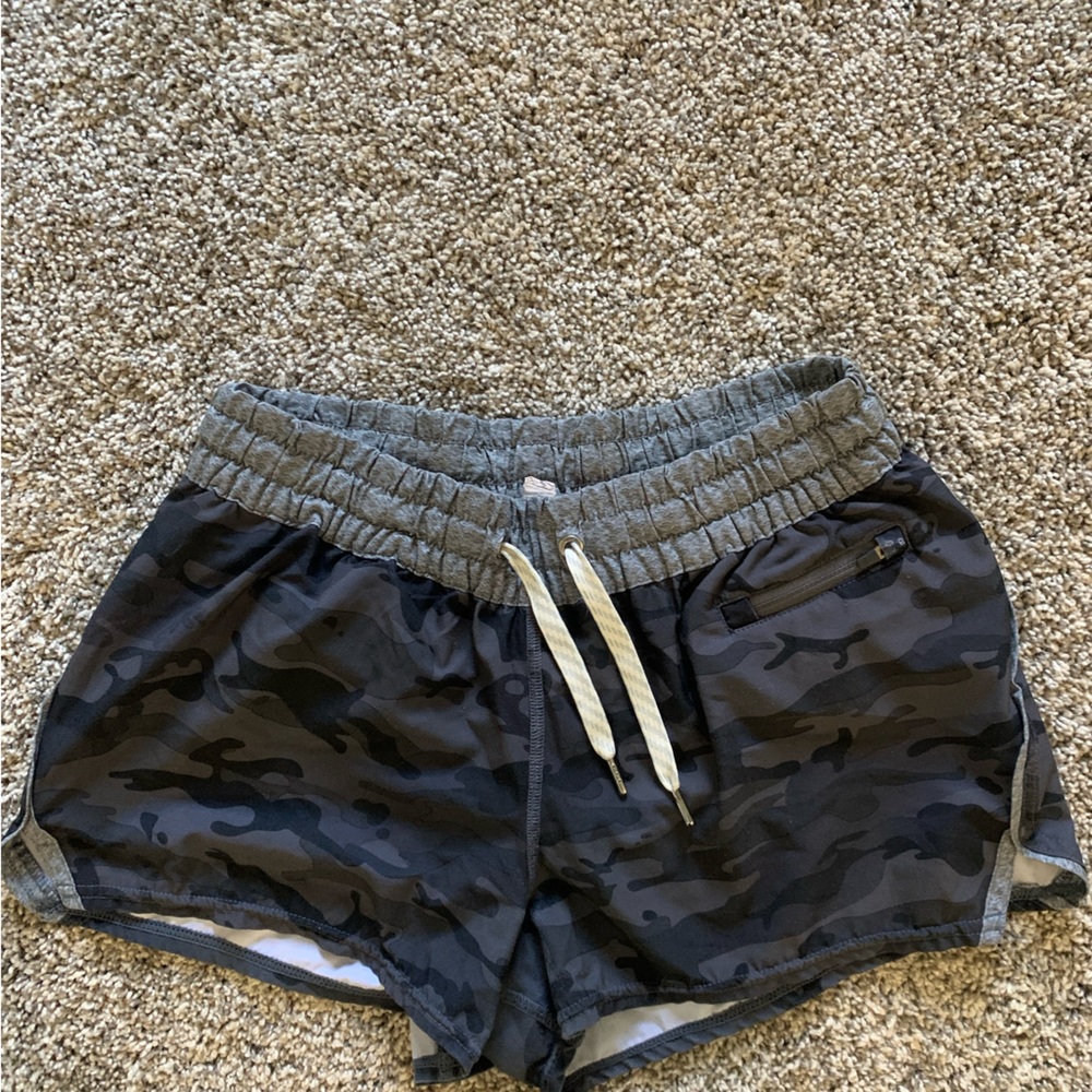 Vuori Clementine Short 4" 2.0
